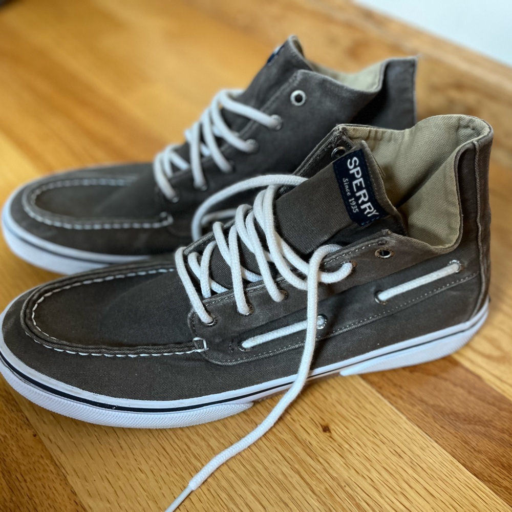 Men’s Sperry boat sneakers